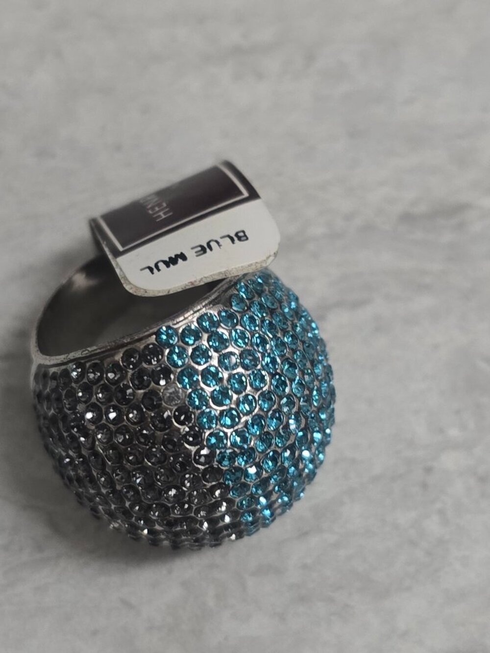Henri Bendel Debutante Pavé Crystal Dome Cocktail Ring. Size 7.